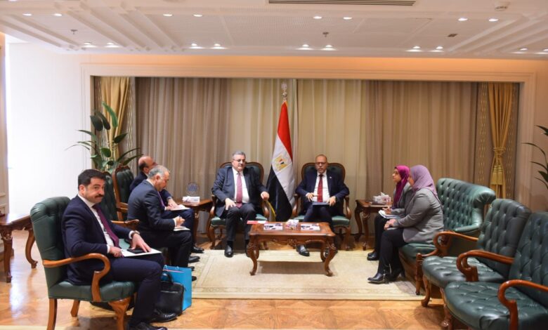 وزير العمل : يبحث مع وفد تركي تفعيل الخطة التنفيذية للتعاون المشترك