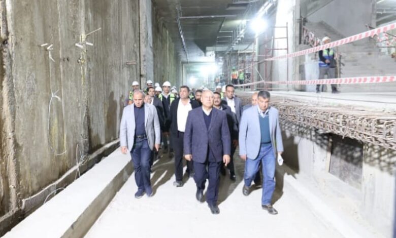 وزير الصناعة والنقل يجرى جولة بالمرحلة الأولى من الخط الرابع للمترو