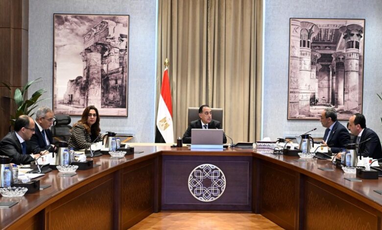 مدبولى يتابع مع محافظ قنا الموقف التنفيذي لعدد من المشروعات التنموية