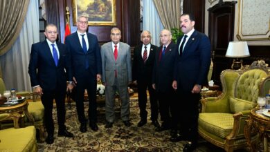 وزير البترول والثروة المعدنية يهنيء رئيس مجلس الشيوخ