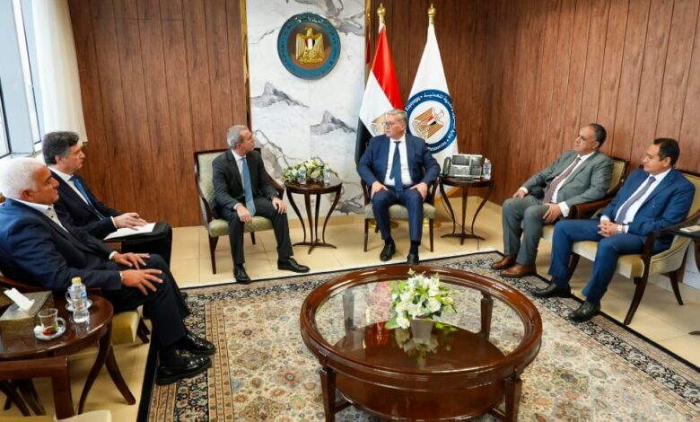 وزير البترول يتابع مع مسئولي "إيني" الإيطالية خطط زيادة الإنتاج وحفر آبار جديدة