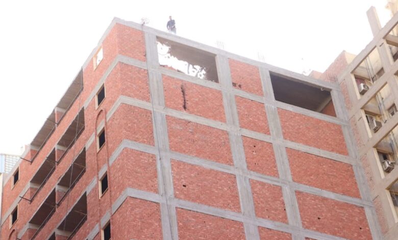 حملة مكبرة لإزالة برجين مخالفين بشبرا الخيمة ضمن "الموجة 28"