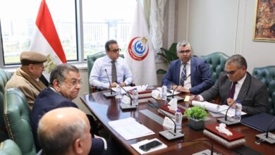 وزير الصحة يعقد اجتماعًا مع ممثلي شركة المراسم لمتابعة التدفقات المالية