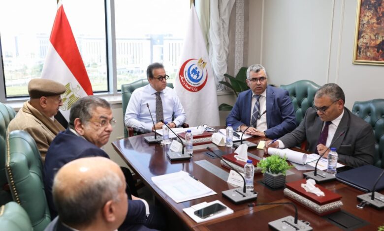 وزير الصحة يعقد اجتماعًا مع ممثلي شركة المراسم لمتابعة التدفقات المالية