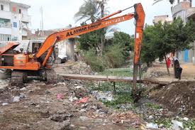 محافظ كفرالشيخ يوجّه بدعم منظومة النظافة بترعة الرشيدية وزيادة حاويات القمامة