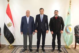 وزير الزراعة يستقبل رئيس اتحاد منتجي الدواجن لبحث استقرار وتوازن الأسعار