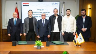 رئيس اقتصادية قناة السويس يوقع عقد شركة “أوروجلو مودا تكستايل” التركية