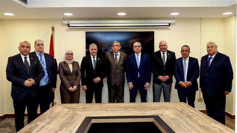 رئيس البنك الزراعي المصري يلتقي أعضاء لجنة الزراعة بمجلس الشيوخ لبحث جهود التنمية الزراعية ودعم صغار المزارعين