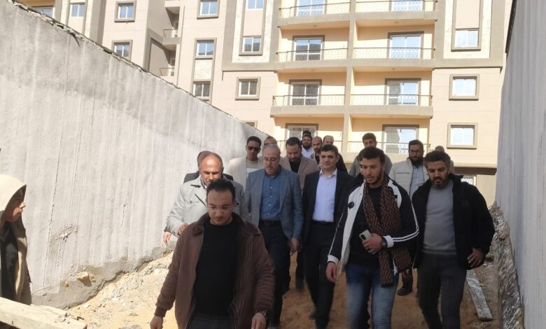 مسئولو "الإسكان" يتفقدون مشروعات سكنية بمدينة القاهرة الجديدة لدفع العمل