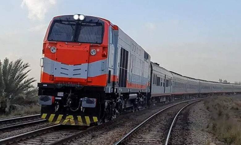 بيان عاجل من السكك الحديدية بشأن حادث قطار بعربة نقل بين العلمين وسيدي عبدالرحمن