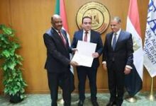 وزير الخارجية يكرم الفريق الطبي المصري الموفد إلى السودان