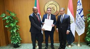 وزير الخارجية يكرم الفريق الطبي المصري الموفد إلى السودان