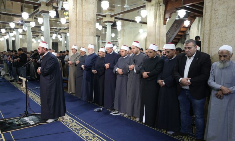 الآلاف يؤدون صبلاه التراويح في جامع الأزهر الشريف