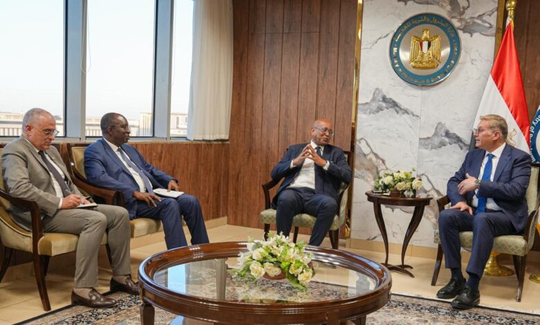 استقبل المهندس كريم بدوي وزير البترول والثروة المعدنية، السيد إثيوبيس تافارا نائب رئيس مؤسسة التمويل الدولية لشئون قارة أفريقيا، والسيد