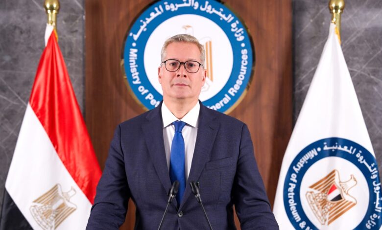 وزير البترول والثروة المعدنية يستعرض إصلاحات وحوافز جذب المستثمرين لقطاع التعدين
