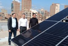 رئيس جامعة بنها يتفقد تنفيذ محطة للطاقة الشمسية الكهروضوئية