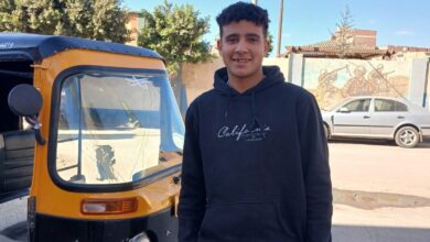 سائق التوك توك بقرية الشقر بالفشنبعثر على حافظة نقود ويسملها اأصحاتها