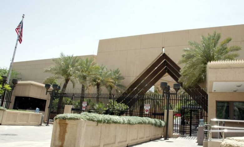 هجوم إيراني بطائرتين مسيرتين يستهدف مقر الـCIA داخل السفارة الأمريكية في الرياض