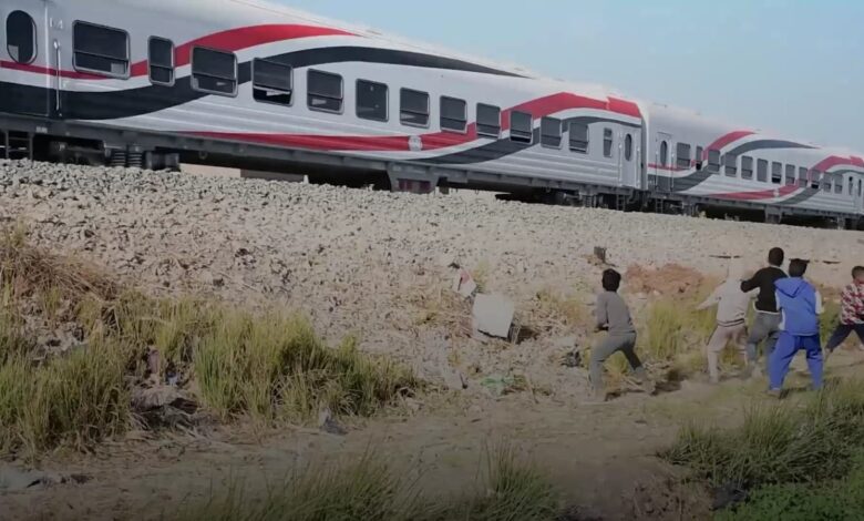 النقل تطلق فيلماً جديدا للتوعية من السلوكيات السلبية التي يرتكبها البعض عند التعامل مع مرفق السكك الحديدية