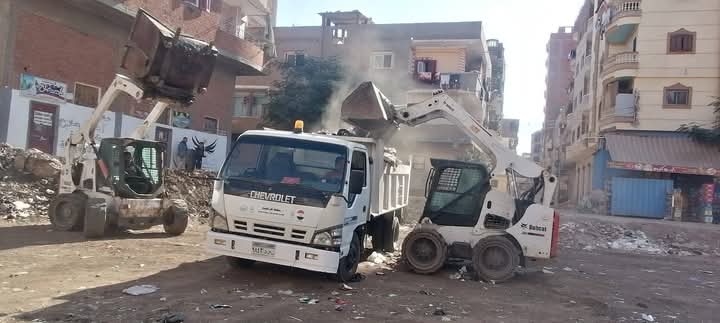 رفع كفاءة النظافة العامة بمداخل ومخارج مدينة قلين