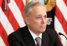 مستشار ترامب يدعو للانسحاب من حرب إيران قبل فوات الأوان