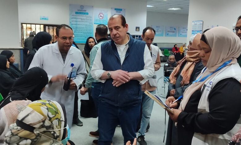 نائب وزير الصحة يتفقد منشآت أسوان ميدانيًا ويوجه بإجراءات تصحيحية عاجلة