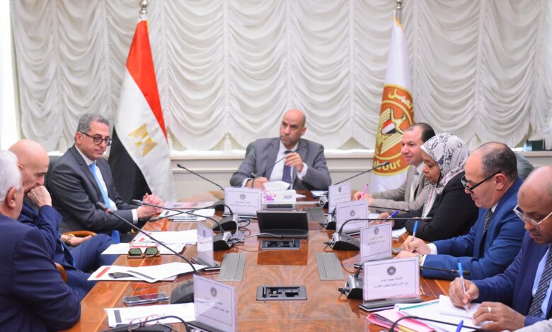 وزير العمل يؤكد لممثلي المجلس التصديري للملابس الجاهزة: إزالة أي عقبات قد تواجه هذه الصناعة