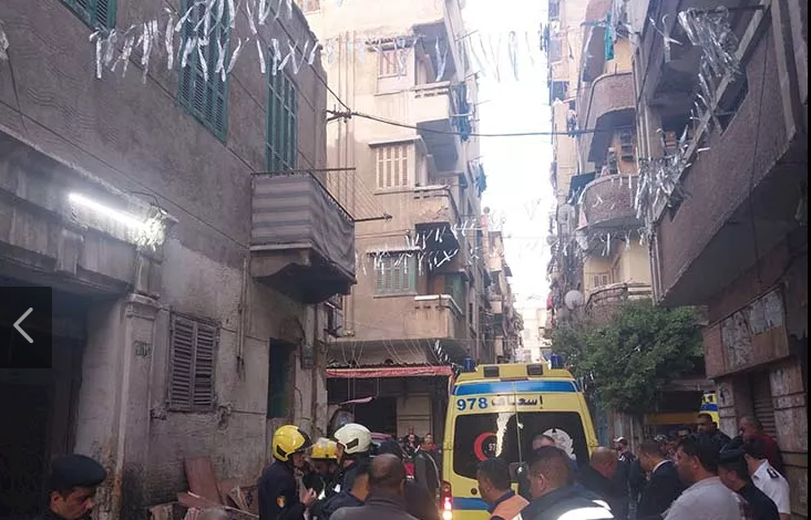 مصرع ثلاثة أشخاص إثر انهيار سقف بعقار مكون من طابقين بمحرم بك بالاسكندرية