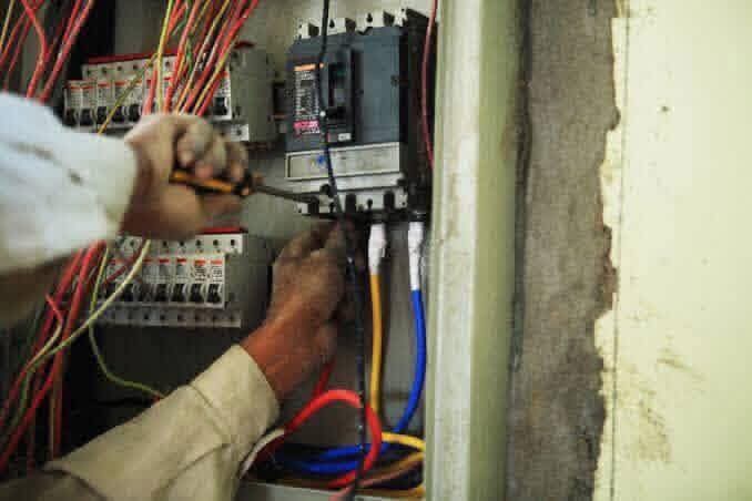 الجمعة24 ابريل .. فصل التيارالكهربائى عن مدينة بيلا وقراها لمدة 3 ساعات