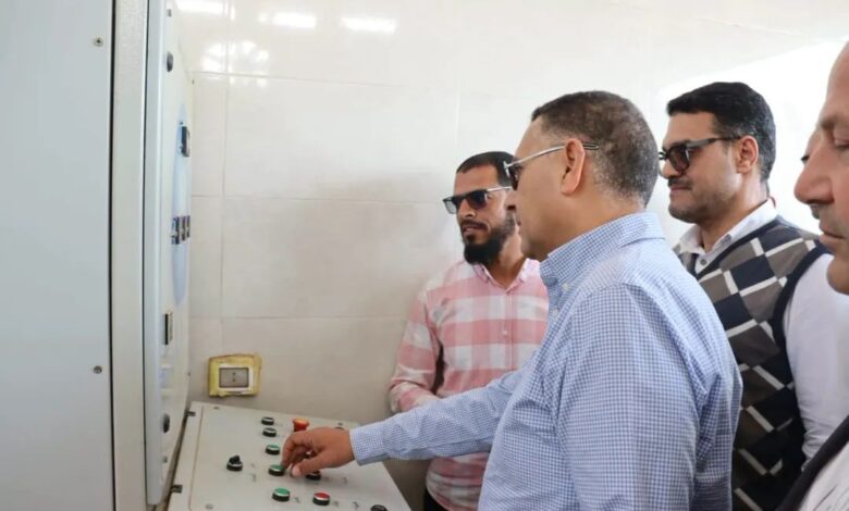 إطلاق التيار الكهربائي بمحطة صرف صحي "كفر النخلة" بطوخ