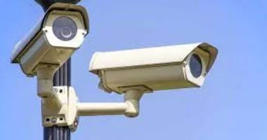 فيديو عبر التواصل الاجتماعي يوثق لحظة قيام شخصين بسرقة دراجته نارية بأشيوط نارية