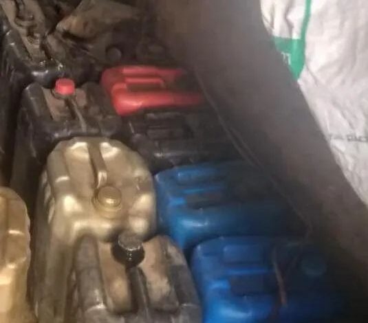 ضبط ( ٣٠٠ ) لتر بنزين قبل بيعهم بالسوق السوداء بالقناطر الخيرية