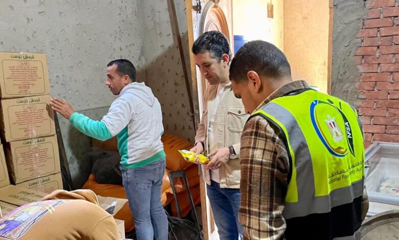 ضبط 325 كجم مواد غذائية مجهولة المصدر بمدينة كفرالشيخ