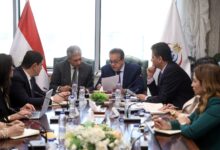وزيرا الصحة  والسياحة والآثار يبحثان استراتيجية تكاملية للارتقاء بالخدمات الطبية للسائحين