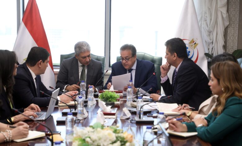وزيرا الصحة  والسياحة والآثار يبحثان استراتيجية تكاملية للارتقاء بالخدمات الطبية للسائحين