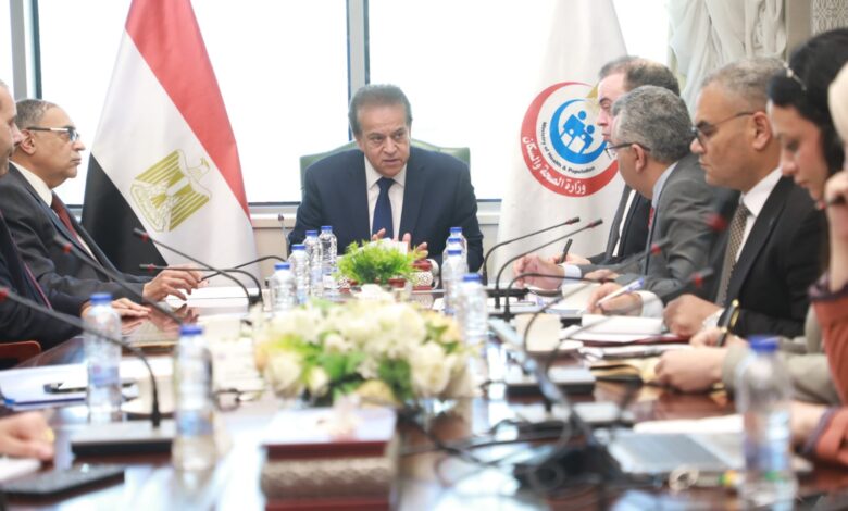 وزير الصحة يتابع مستجدات المشروعات الإنشائية مع رئيس شركة وادي النيل