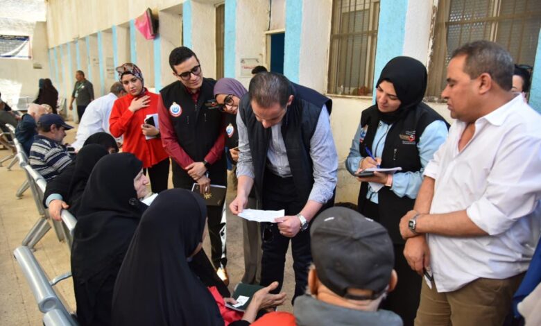 جولة مفاجئة لنائب وزير الصحة بالقليوبية لمحاسبة المقصرين ودعم الجادين