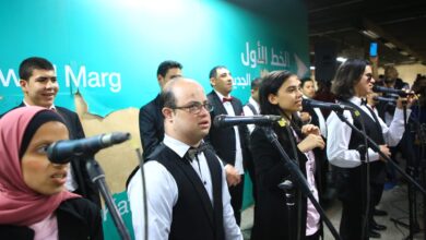عرض فني غنائي مبهر لذوي القدرات الخاصة يُسعد جمهور الركاب بمحطة مترو جمال عبد الناصر