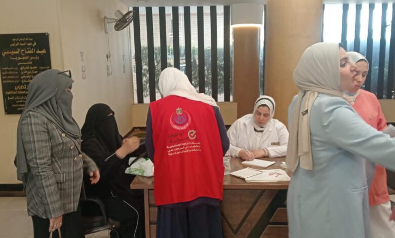 فرق طبية تجوب المصالح الحكومية والمدن والمراكز بكفر الشيخ