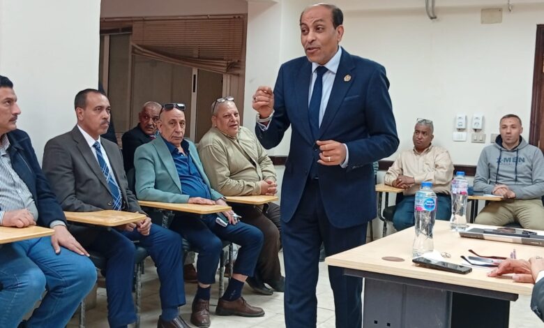 مدير تموين القليوبية يعقد اجتماعاً مع مديرى الإدارات لتطوير المنظومة التموينية