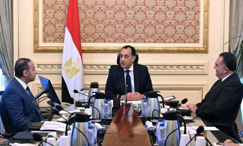 مدبولي يوجه بالإسراع في الانتهاء من مشروعات القوانين الخاصة بتنظيم سوق المال المصرية