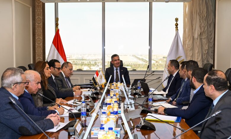 وزير التموين يعقد اجتماعًا مع شركة سُبل للاستثمار التجاري
