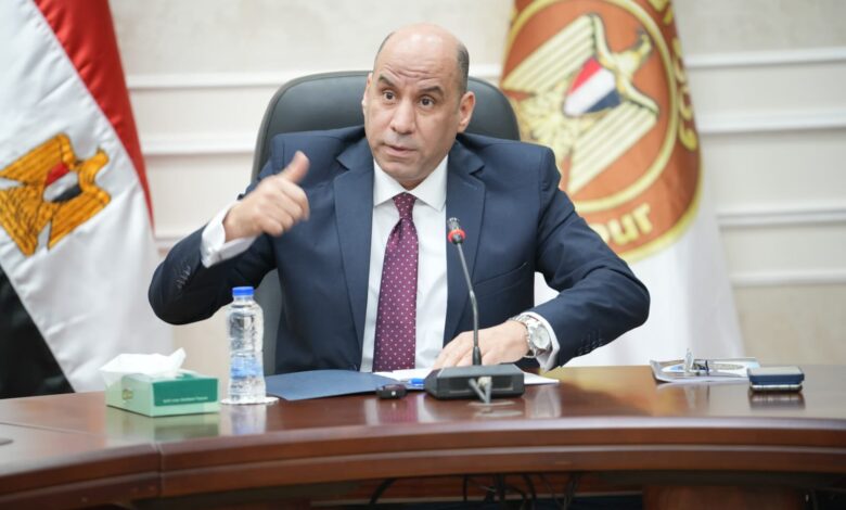 وزير العمل يلتقي محرري العمل بالصحف ويستعرض جهود الوزارة في التدريب والتشغيل والحماية الاجتماعية