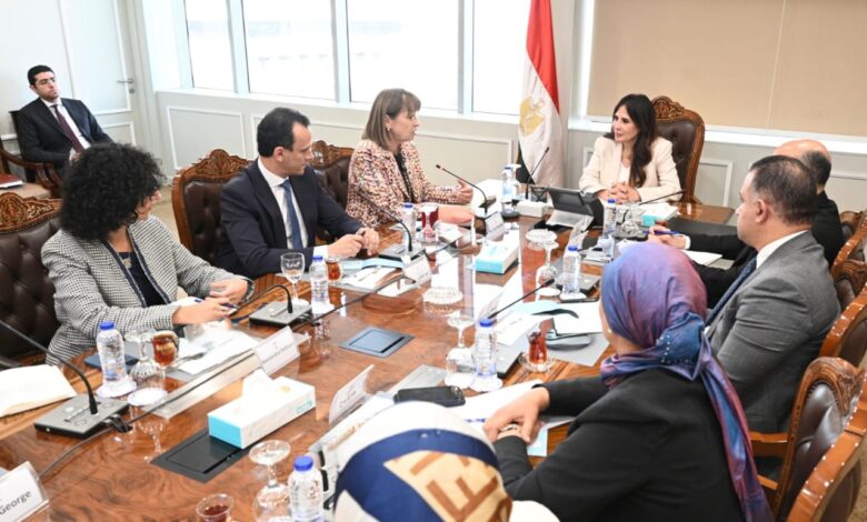 وزيرة الإسكان تستقبل وفدًا من البنك الدولي لبحث التعاون ومناقشة ملفات العمل المشتركة