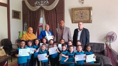 رئيس مدينة دسوق دسوق يكرم اطفال حضانة بداية
