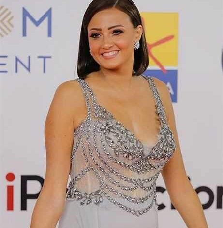 الفنانة بشرى