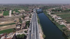 وزير النقل يشهد التشغيل التجريبي لكوبرى مزلقان أبو شوشة بقناوفتحه أمام حركة المرور