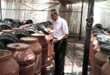 ضبط ٥ طن مخللات فاسدة و ٢7 ألف لترمواد بترولية مجهولة بالشرقية