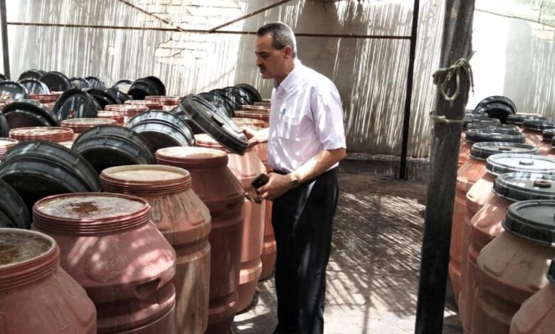 ضبط ٥ طن مخللات فاسدة و ٢7 ألف لترمواد بترولية مجهولة بالشرقية