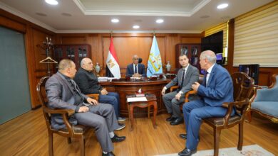 محافظ كفرالشيخ يبحث مع مستشارى النيابة الإدارية تعزيز الانضباط الإداري وتكامل العمل مع المحليات